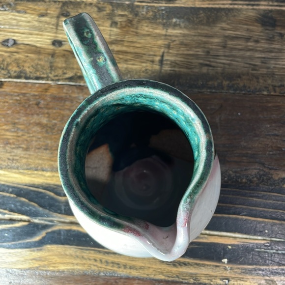 Adorable pottery price. Handmade. Gorgeous greens and pinks with a gold vein - Picture 5 of 17